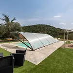 Guest house Terre Del Mandrolisai 3*